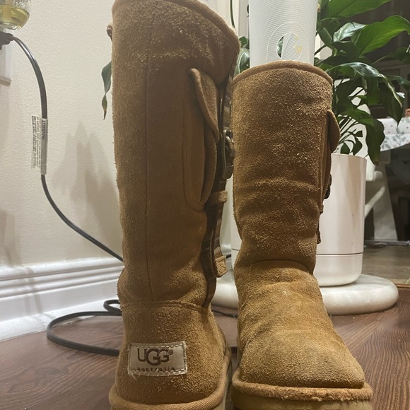UGG AUSTRALIA Cargo II Boots - Picture 3 of 10